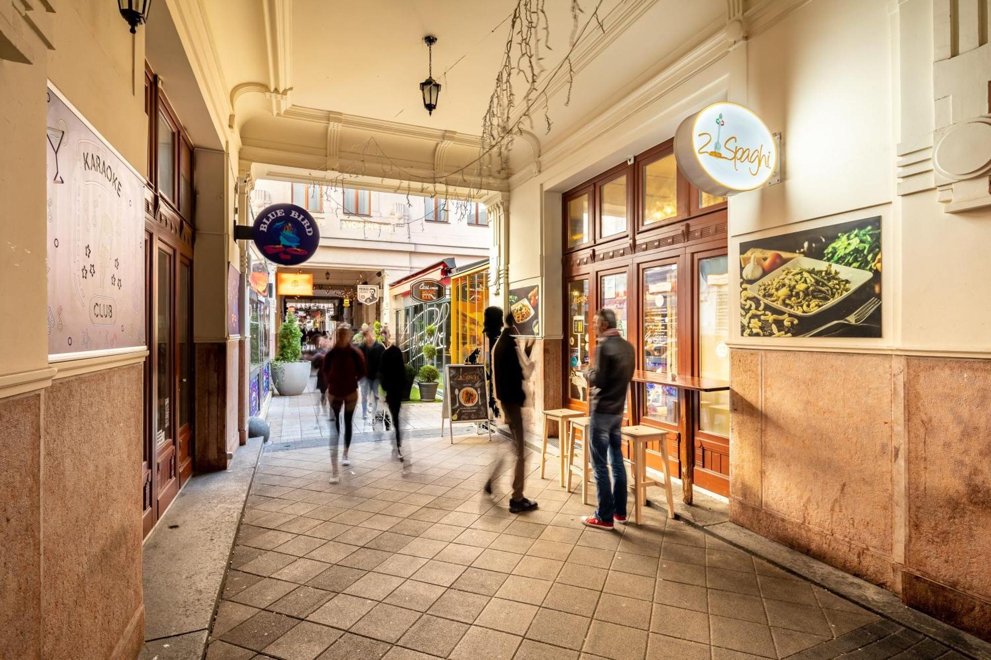 Super Central - Very Lively Area - In Gozsdu Budapeste Exterior foto