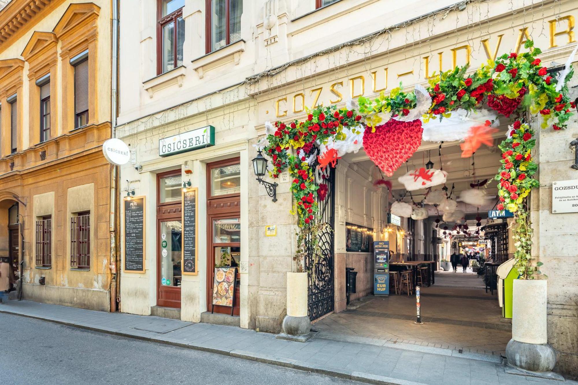 Super Central - Very Lively Area - In Gozsdu Budapeste Exterior foto