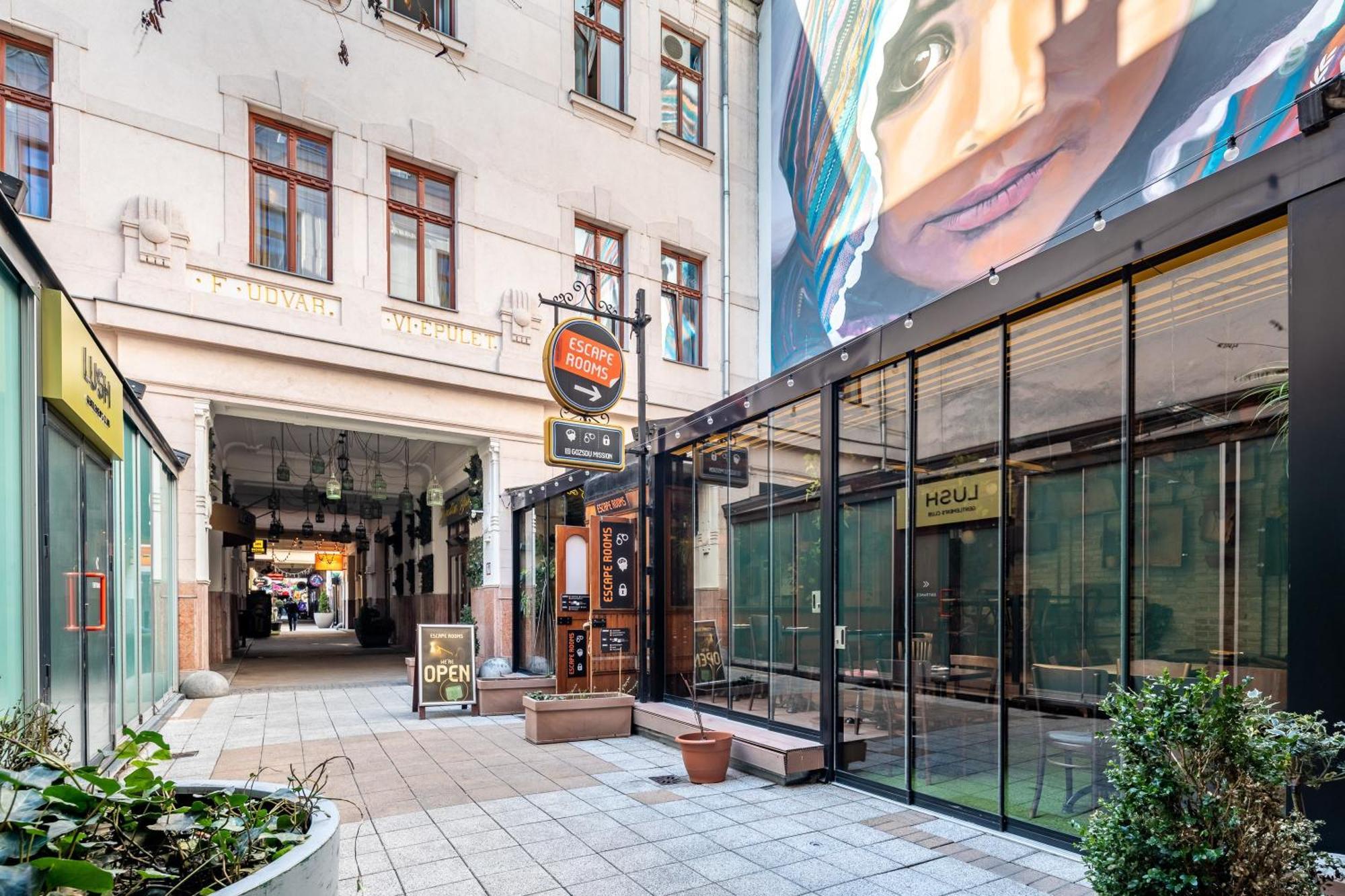 Super Central - Very Lively Area - In Gozsdu Budapeste Exterior foto